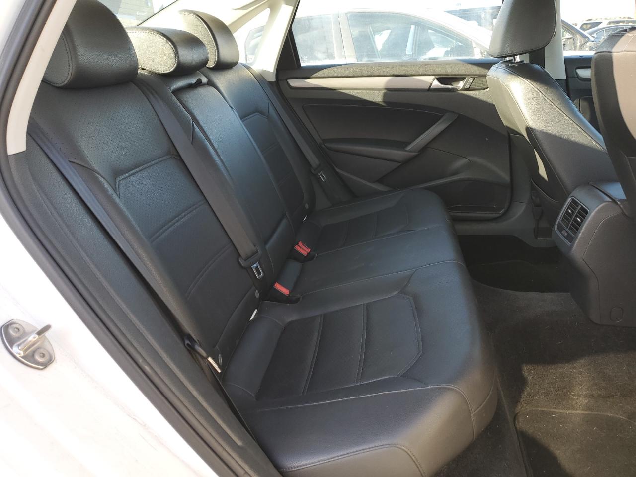 2015 Volkswagen Passat VIN 1VWBV7A38FC035594 Copart auction photo, rear end damage thumbnail 10