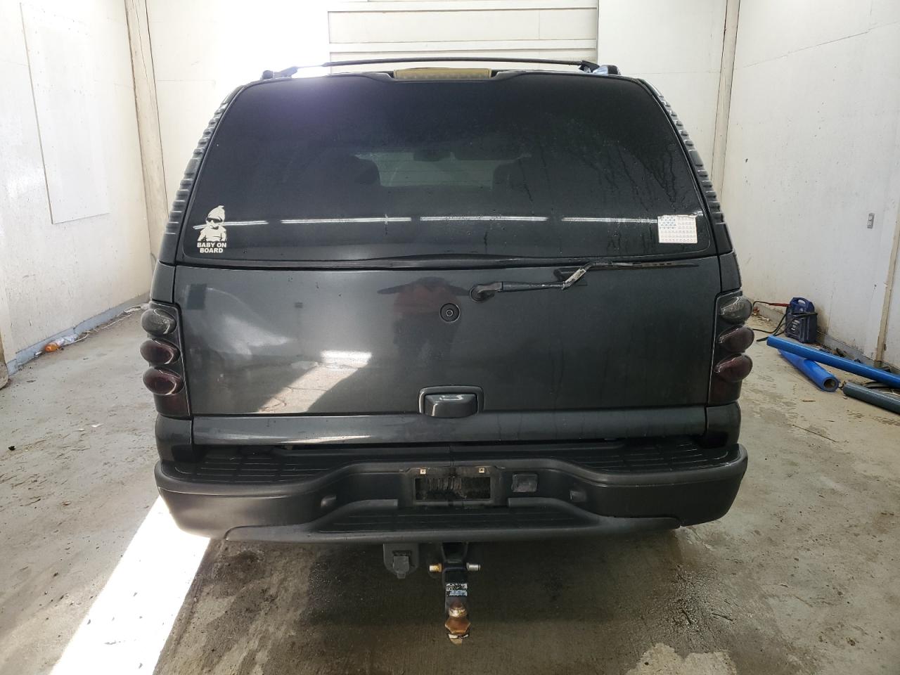2005 Chevrolet Tahoe VIN 1GNEK13T25R201811 Copart auction photo, front end / minor dent/scratches damage thumbnail 6