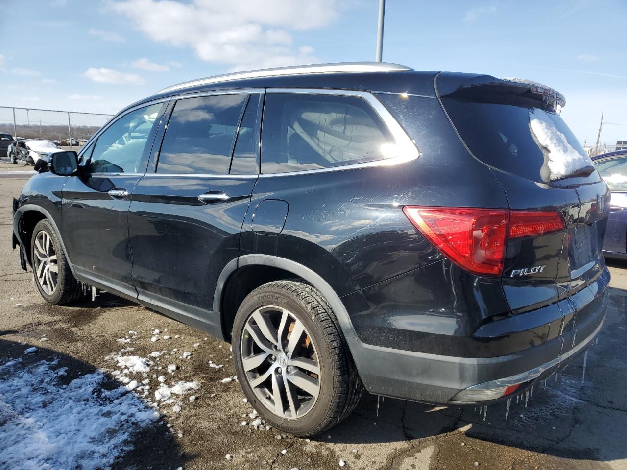 2016 Honda Pilot VIN 5FNYF6H08GB063223 Copart auction photo, front end damage thumbnail 2