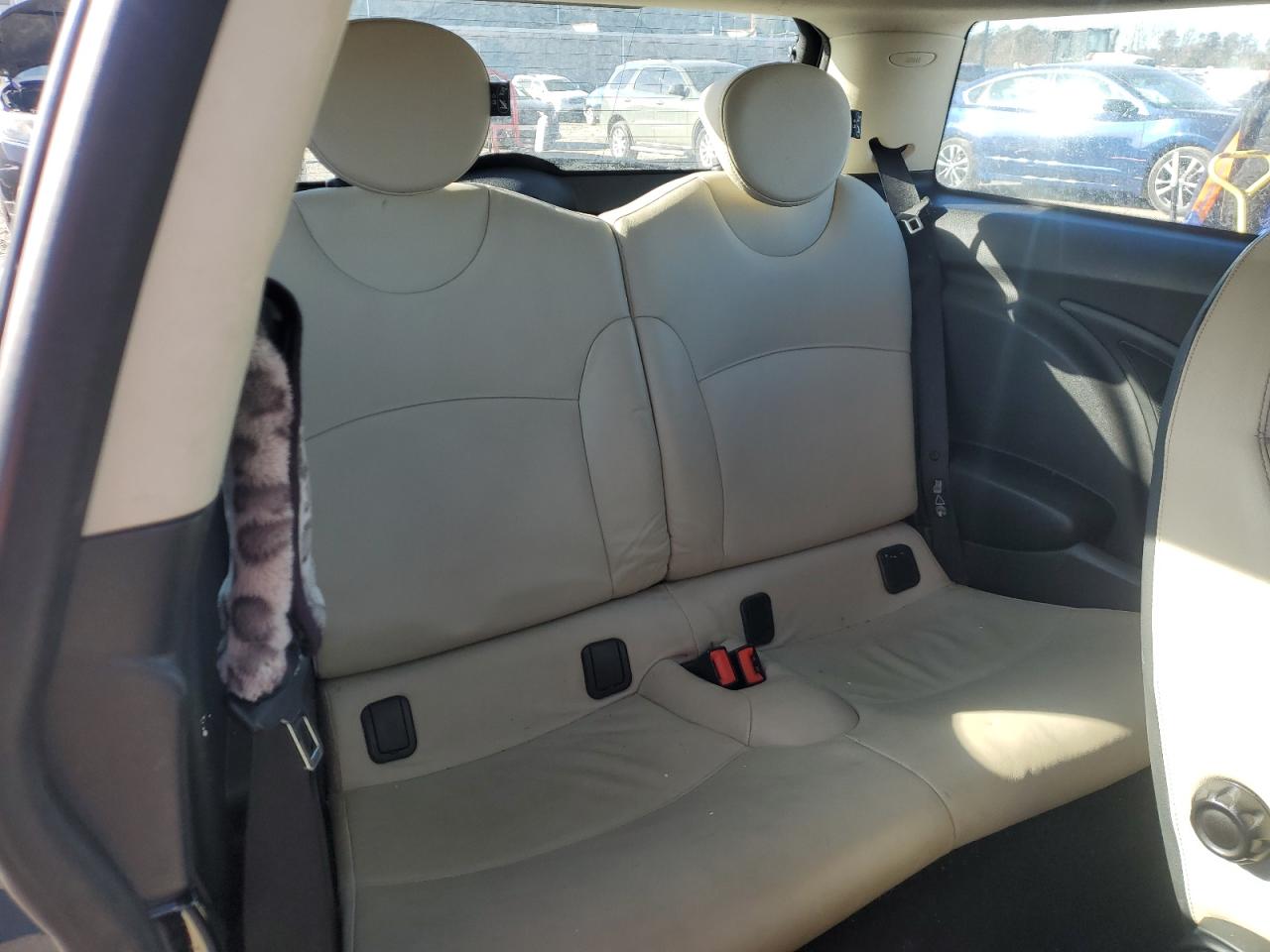 2011 MINI Cooper VIN WMWSU3C50BT092912 Copart auction photo, rear end / minor dent/scratches damage thumbnail 10