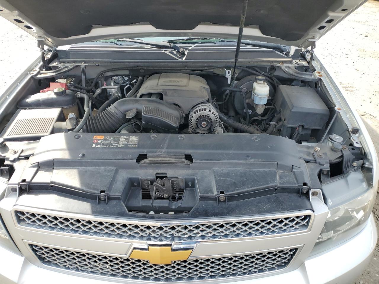 2013 Chevrolet Suburban VIN 1GNSKKE70DR132057 Copart auction photo, front end / side damage thumbnail 12