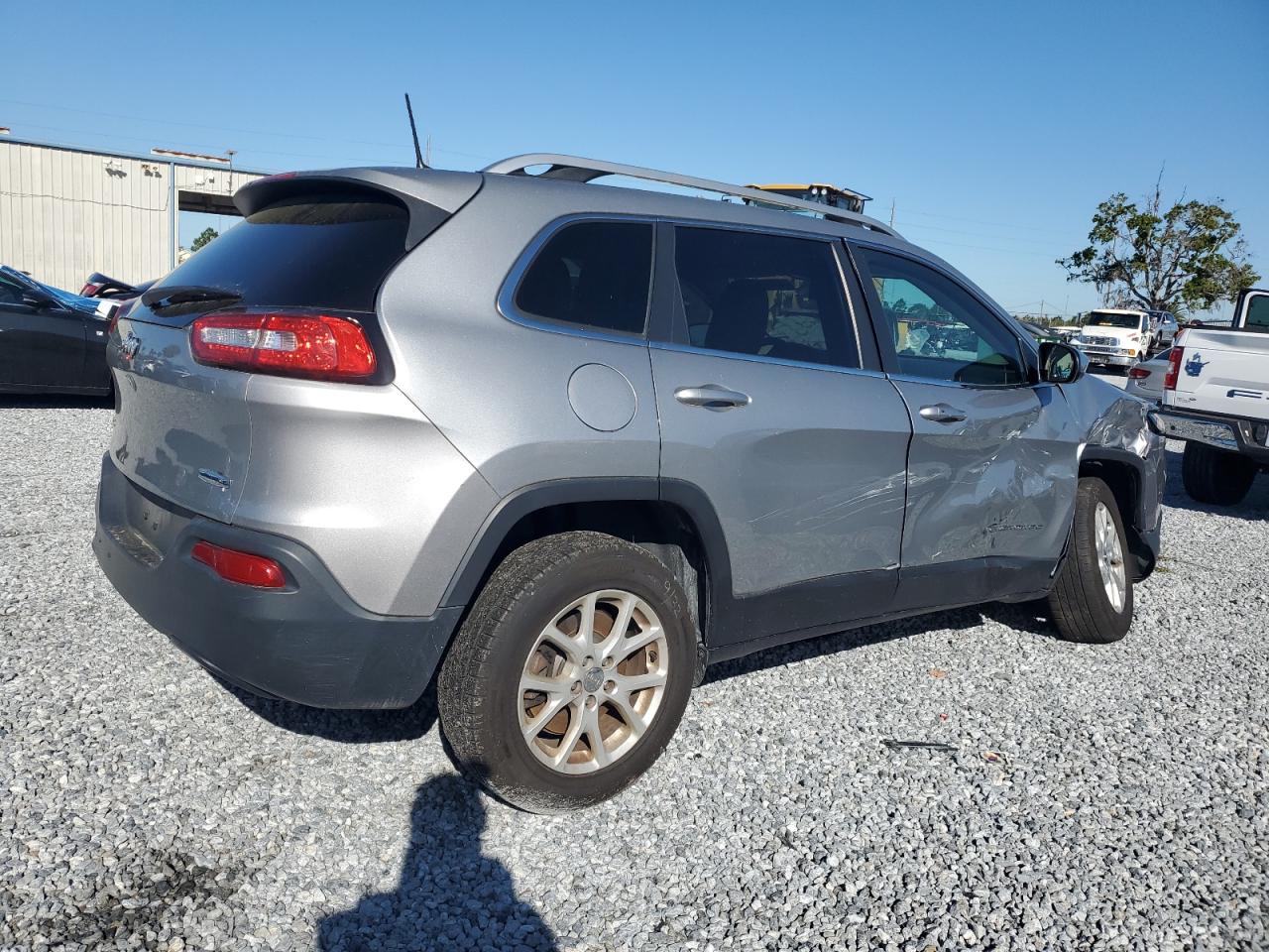 2017 Jeep Grand Cherokee VIN 1C4PJMCB8HW562155 Copart auction photo, side / front end damage thumbnail 3