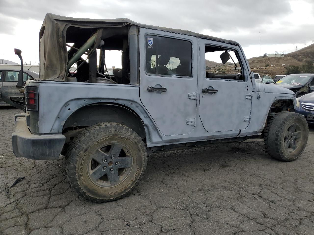 2007 Jeep Wrangler VIN 1J4GA59127L175759 Copart auction photo, stripped damage thumbnail 3