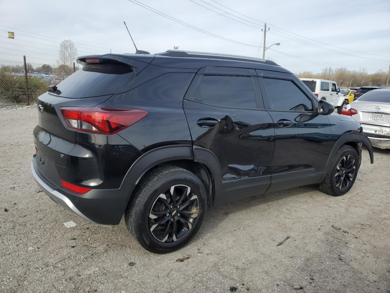 2021 Chevrolet TrailBlazer VIN KL79MPSLXMB064288 Copart auction photo, front end / side damage thumbnail 3
