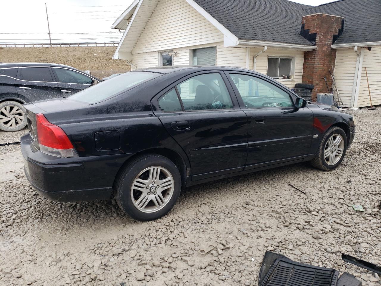 2005 Volvo S60 VIN YV1RH592452479790 Copart auction photo, front end / side damage thumbnail 3