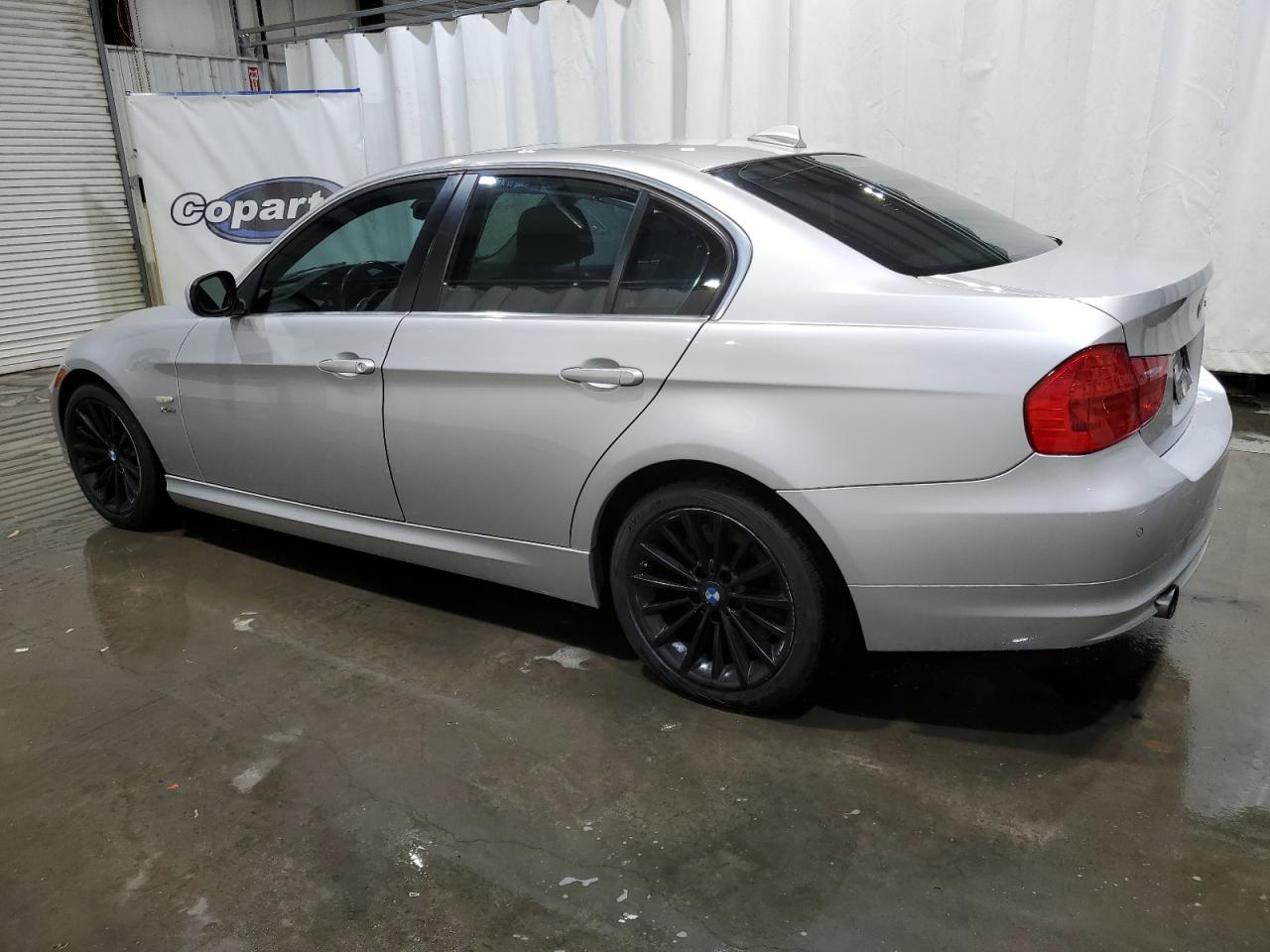 2011 BMW 3er VIN WBAPL5G57BNN23359 Copart auction photo, minor dent/scratches damage thumbnail 2