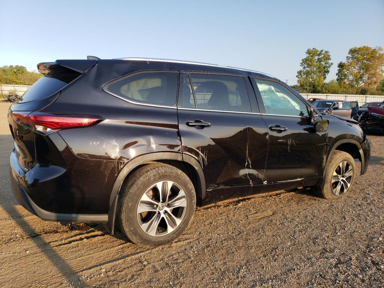2021 Toyota Highlander VIN 5TDGZRBH7MS140805 Copart auction photo, all over / undercarriage damage thumbnail 3