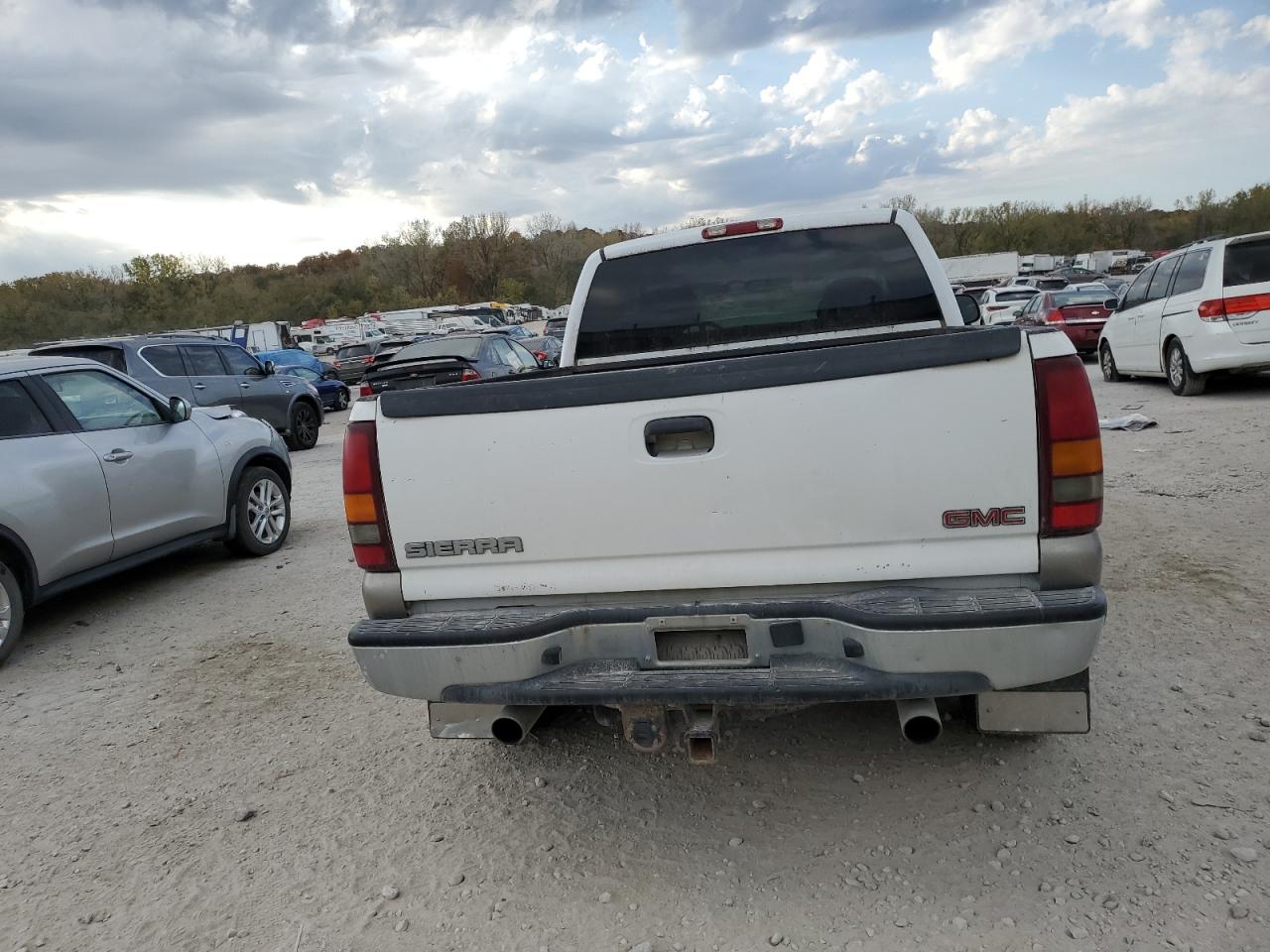 2002 GMC Sierra VIN 2GTEK19T421410052 Copart auction photo, front end damage thumbnail 6