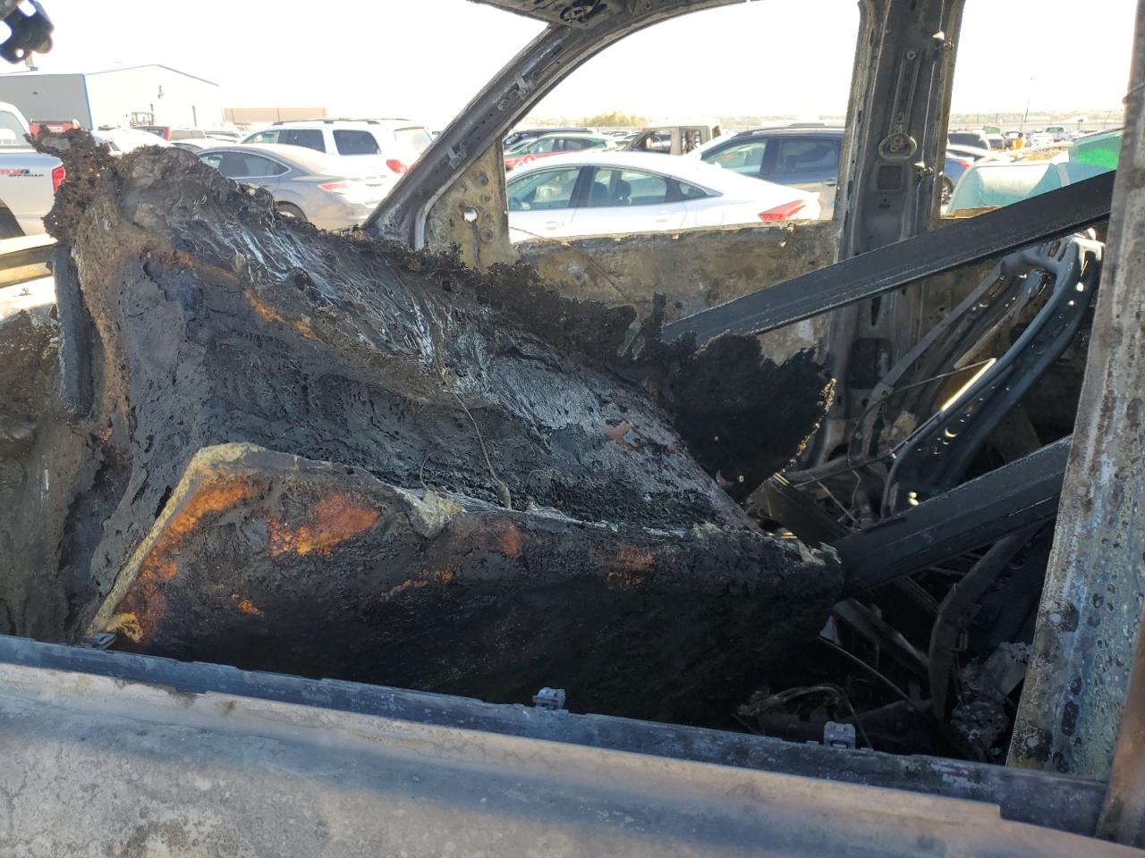 2016 GMC Sierra VIN 1GT12TE83GF268675 Copart auction photo, burn damage thumbnail 7