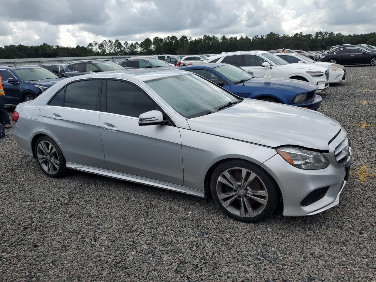 2014 Mercedes-Benz E-klasse VIN WDDHF5KBXEA777757 Copart auction photo, water/flood damage thumbnail 4