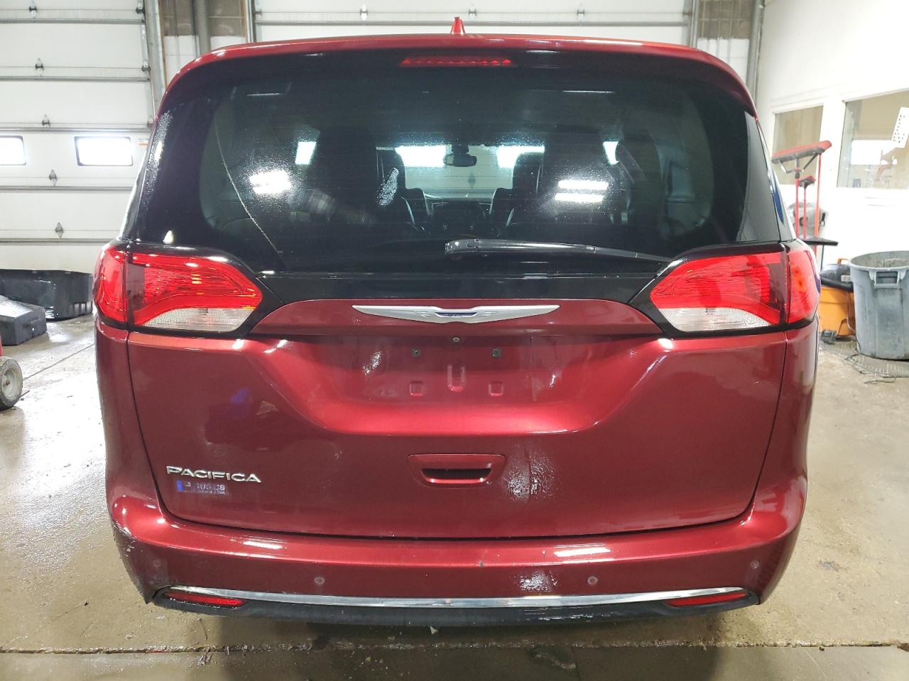 2017 Chrysler Pacifica VIN 2C4RC1BGXHR533991 Copart auction photo, minor dent/scratches damage thumbnail 6