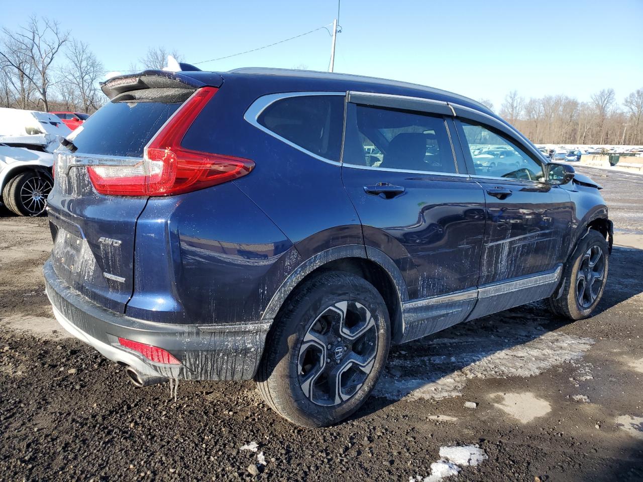 2017 Honda CR-V VIN 2HKRW2H96HH620693 Copart auction photo, front end / minor dent/scratches damage thumbnail 3