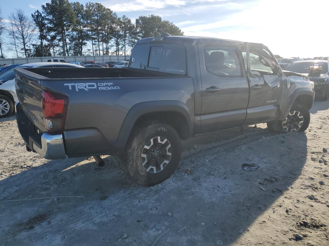 2017 Toyota Tacoma VIN 5TFAZ5CN7HX031098 Copart auction photo, front end / side damage thumbnail 3