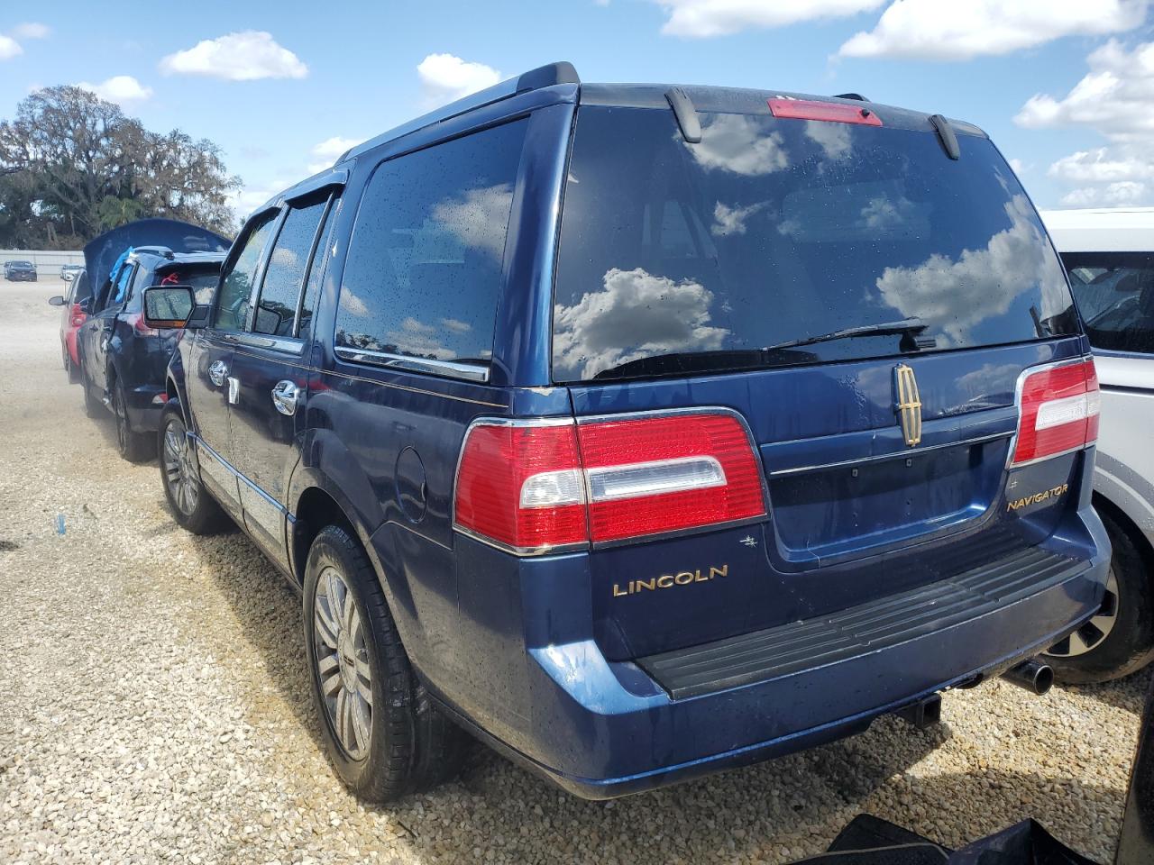 2007 Lincoln Navigator VIN 5LMFU28587LJ22276 Copart auction photo, water/flood damage thumbnail 2