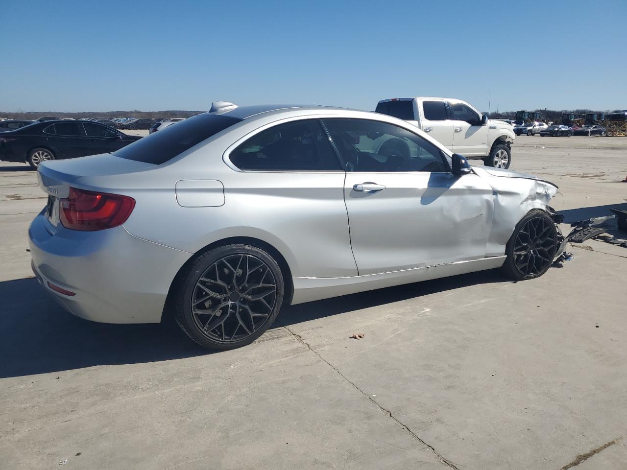 2015 BMW 2er VIN WBA1F7C55FVX95719 Copart auction photo, front end / side damage thumbnail 3