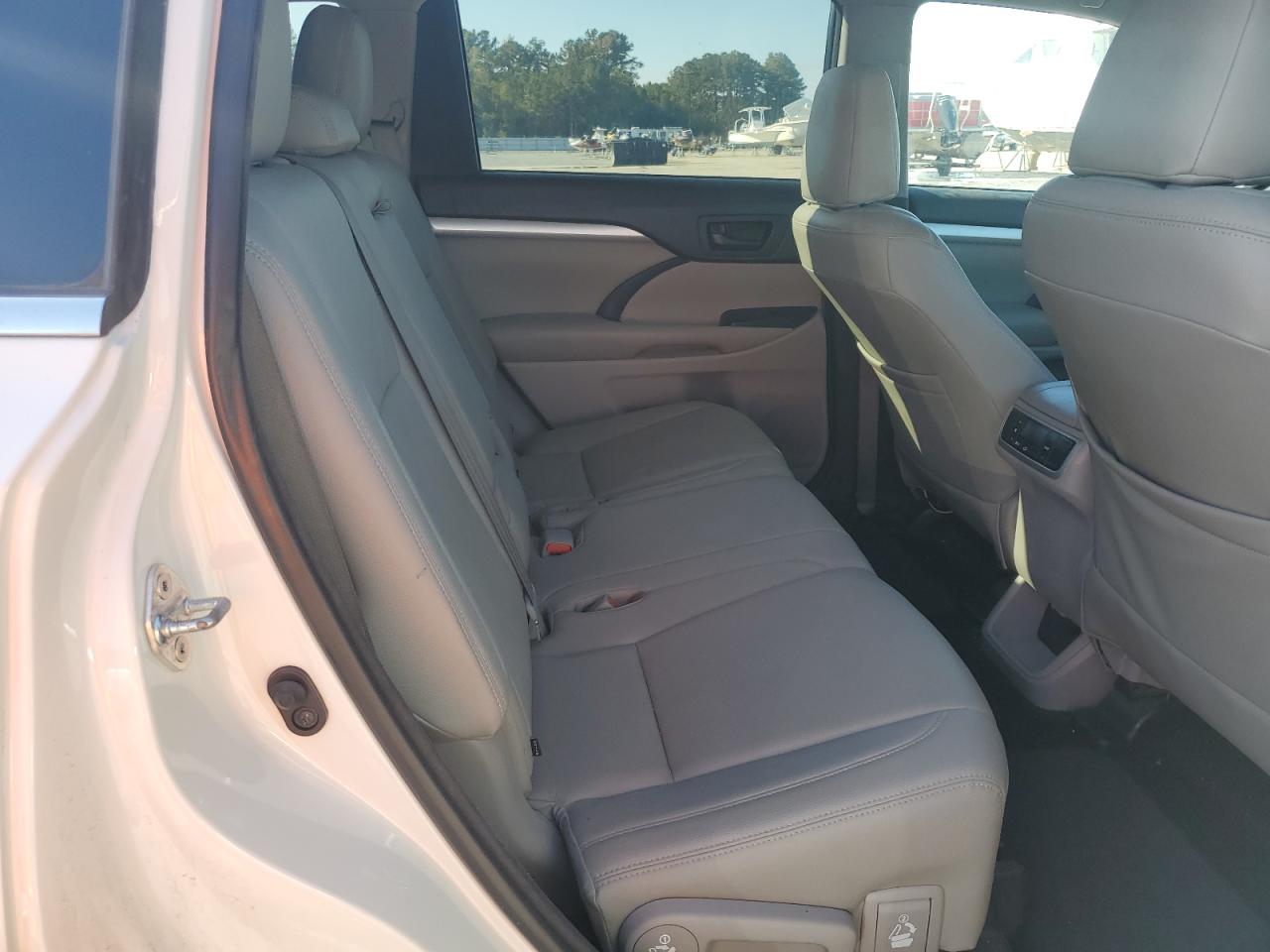 2016 Toyota Highlander VIN 5TDZARFH1GS017368 Copart auction photo, front end damage thumbnail 11
