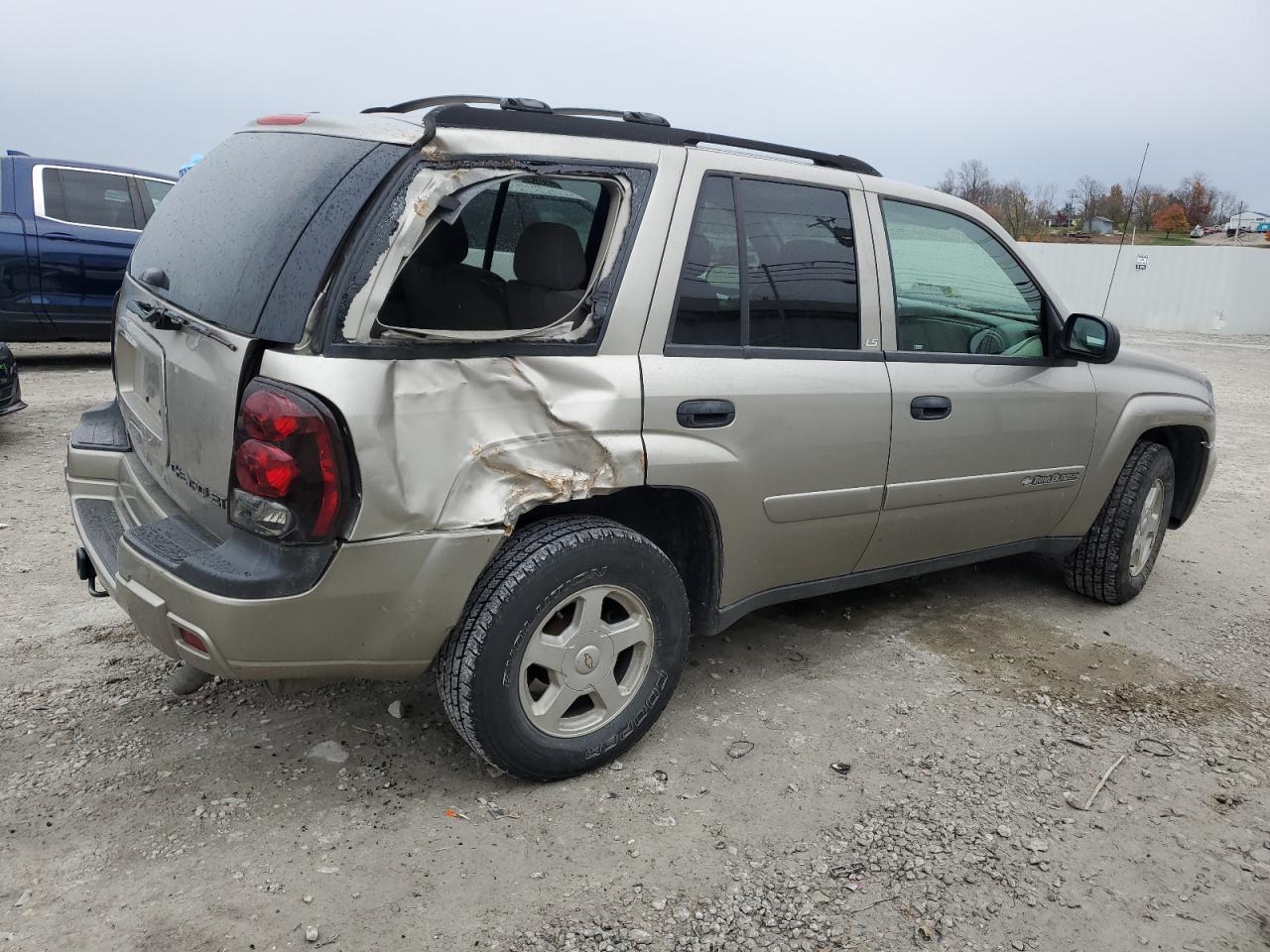 2002 Chevrolet TrailBlazer VIN 1GNDT13S322469156 Copart auction photo, rear end / minor dent/scratches damage thumbnail 3
