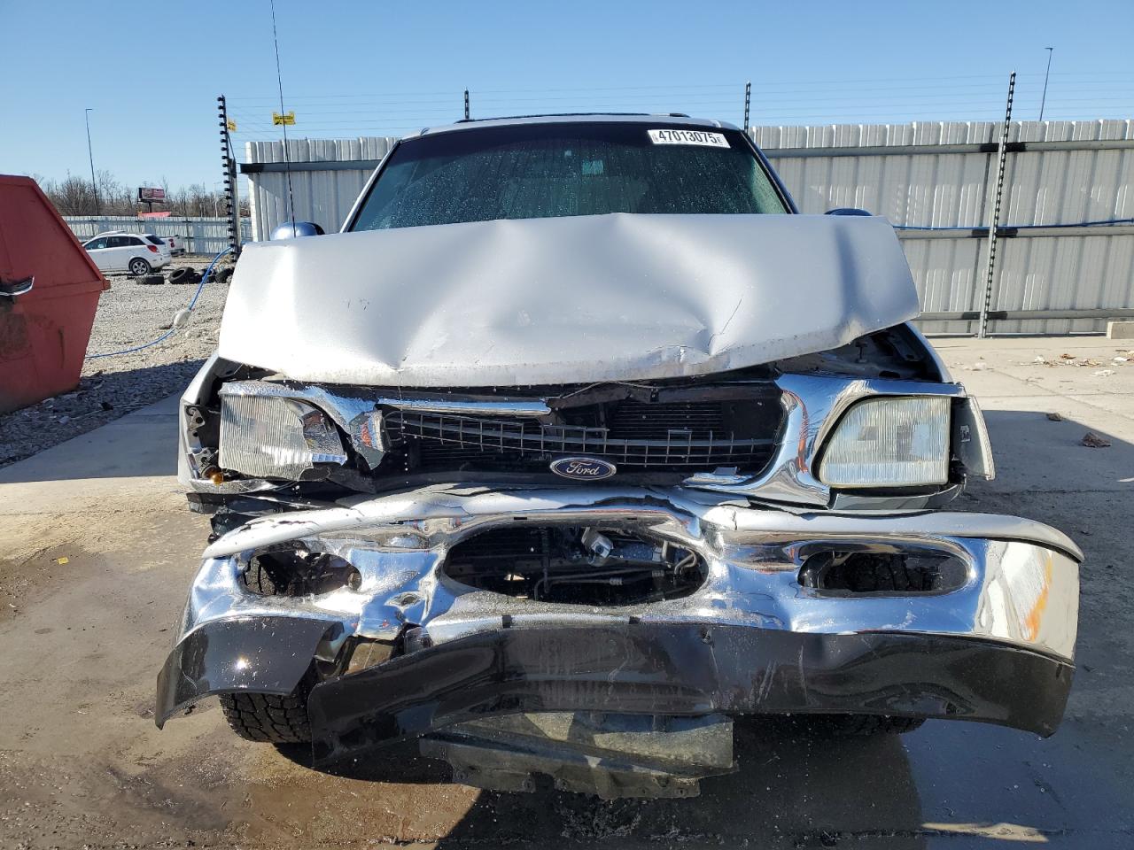 1998 Ford Expedition VIN 1FMRU18W6WLC20918 Copart auction photo, front end damage thumbnail 5
