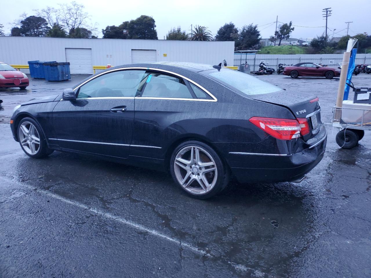 2011 Mercedes-Benz E-klasse VIN WDDKJ5GBXBF095697 Copart auction photo, rear end / minor dent/scratches damage thumbnail 2