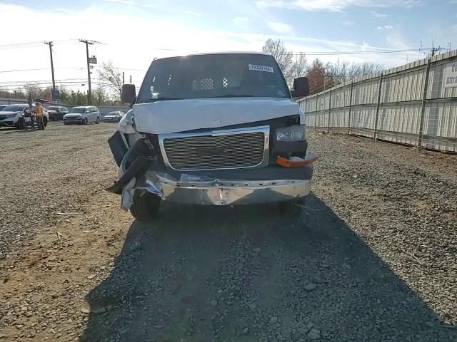 2017 GMC Savana VIN 1GTW7AFF5H1288238 Copart auction photo, front end / side damage thumbnail 11