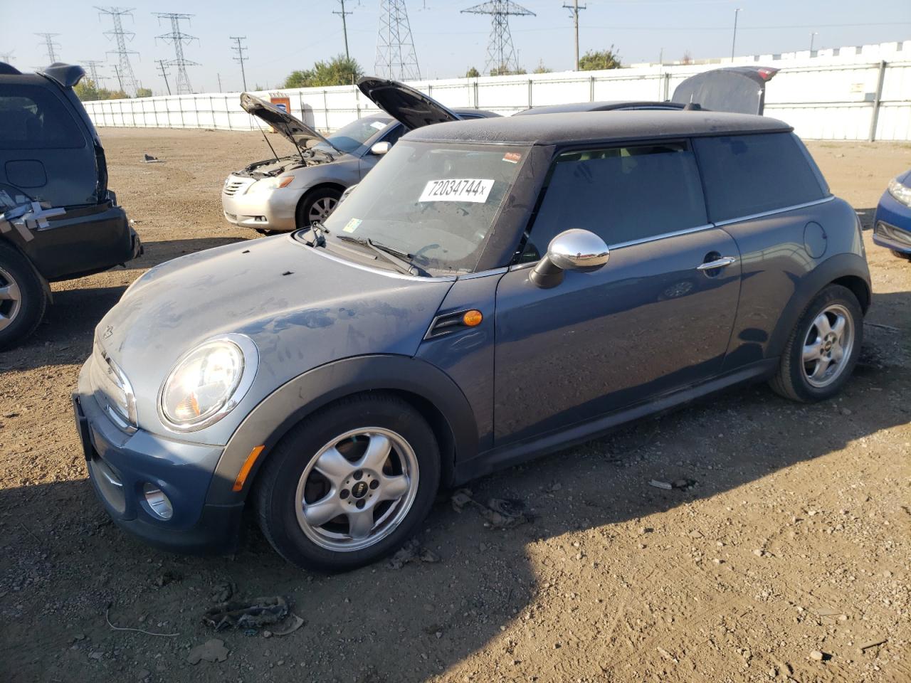 2011 MINI Cooper VIN WMWSU3C58BT099171