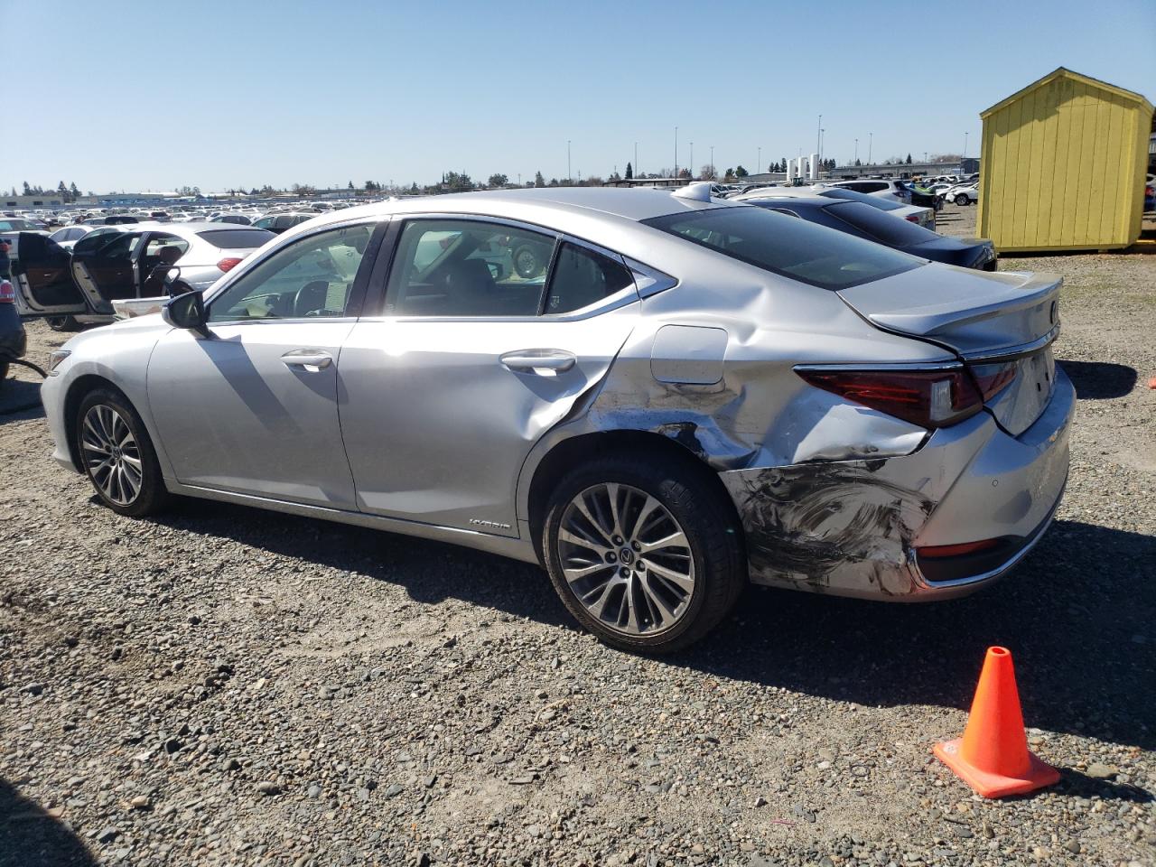 2019 Lexus ES VIN JTHB21B19K2026679 Copart auction photo, rear end / side damage thumbnail 2