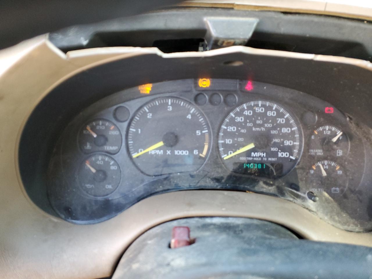 1998 GMC Jimmy VIN 1GKCS13WXW2516025 Copart auction photo, front end / mechanical damage thumbnail 9