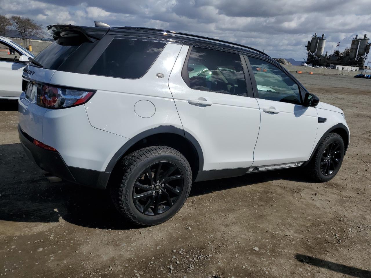2017 Land Rover Discovery VIN SALCP2BG1HH702266 Copart auction photo, front end damage thumbnail 3