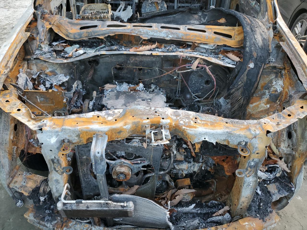 2015 Honda Pilot VIN 5FNYF4H20FB071014 Copart auction photo, burn damage thumbnail 13