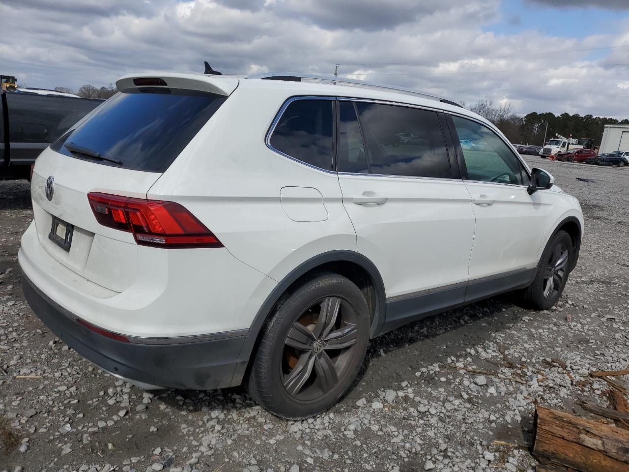 2020 Volkswagen Tiguan VIN 3VV3B7AX3LM102634 Copart auction photo, water/flood damage thumbnail 3