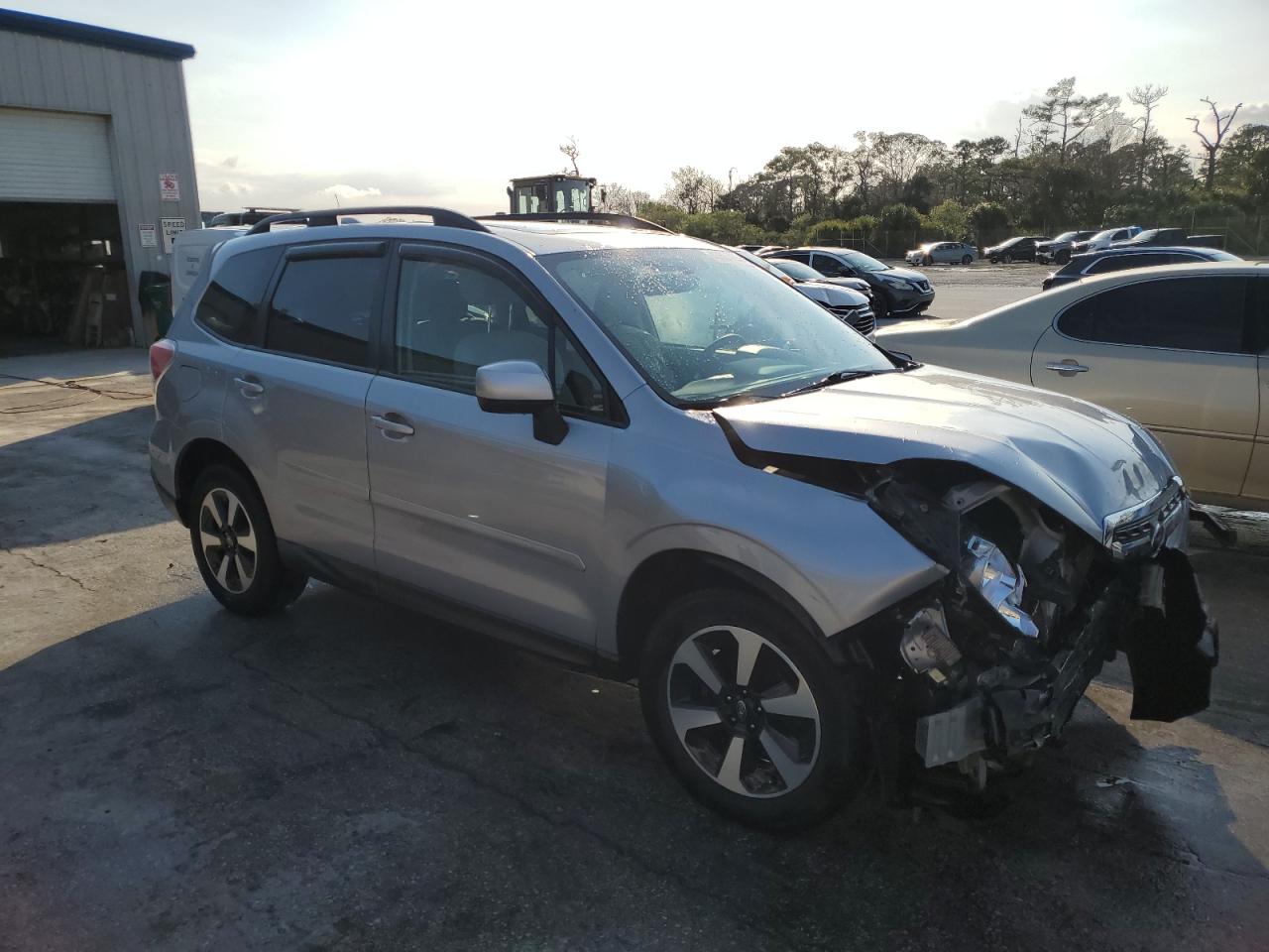 2017 Subaru Forester VIN JF2SJAEC1HH405829 Copart auction photo, front end / minor dent/scratches damage thumbnail 4