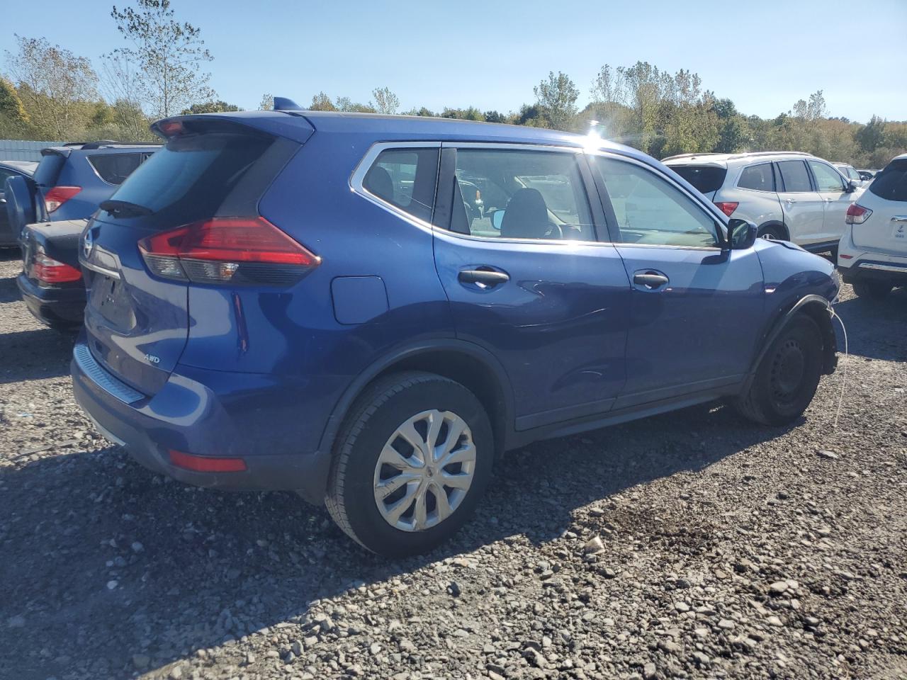 2017 Nissan Rogue VIN 5N1AT2MV8HC743797 Copart auction photo, front end / minor dent/scratches damage thumbnail 3