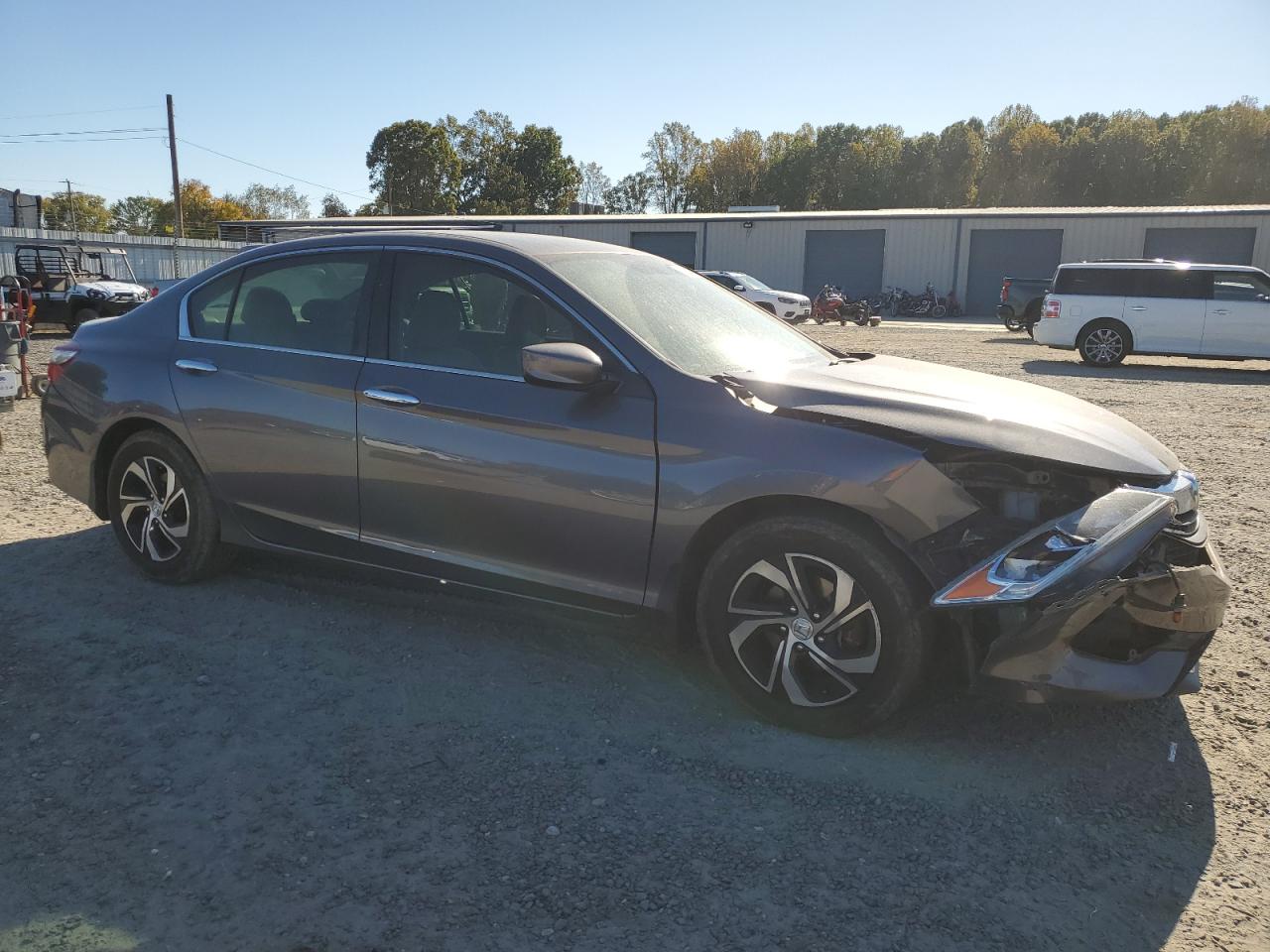 2017 Honda Accord VIN 1HGCR2F33HA112704 Copart auction photo, front end / side damage thumbnail 4