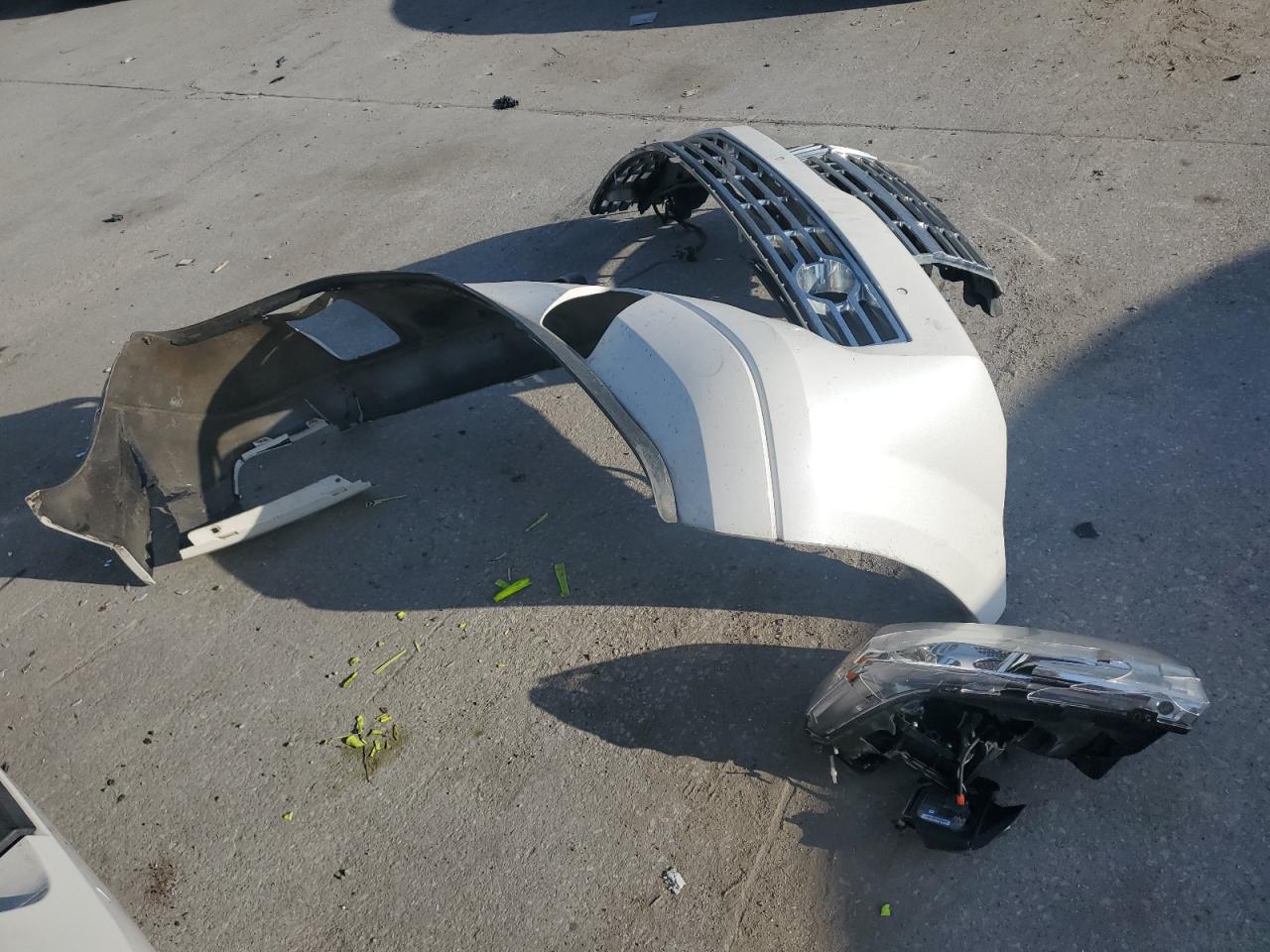 2012 Lincoln Navigator VIN 5LMJJ3J54CEL01772 Copart auction photo, front end damage thumbnail 12