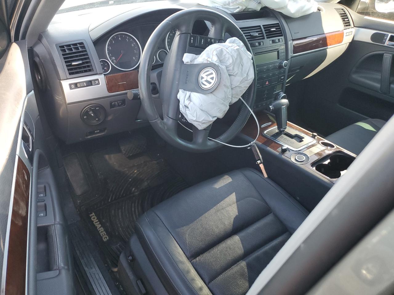 2008 Volkswagen Touareg VIN WVGBE77L88D065455 Copart auction photo, front end damage thumbnail 8