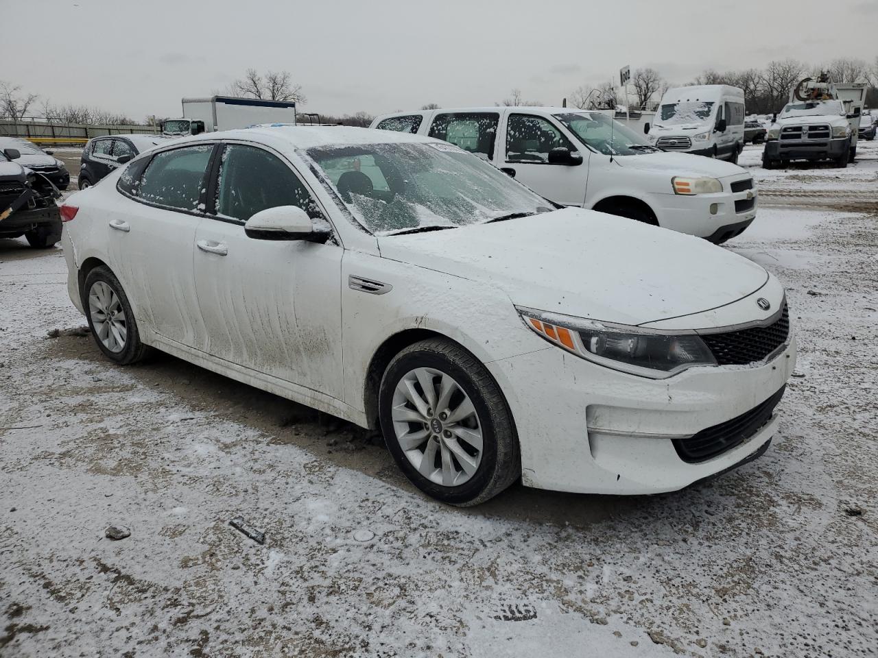 2017 KIA Optima VIN 5XXGT4L32HG141634 Copart auction photo, vandalism / front end damage thumbnail 4