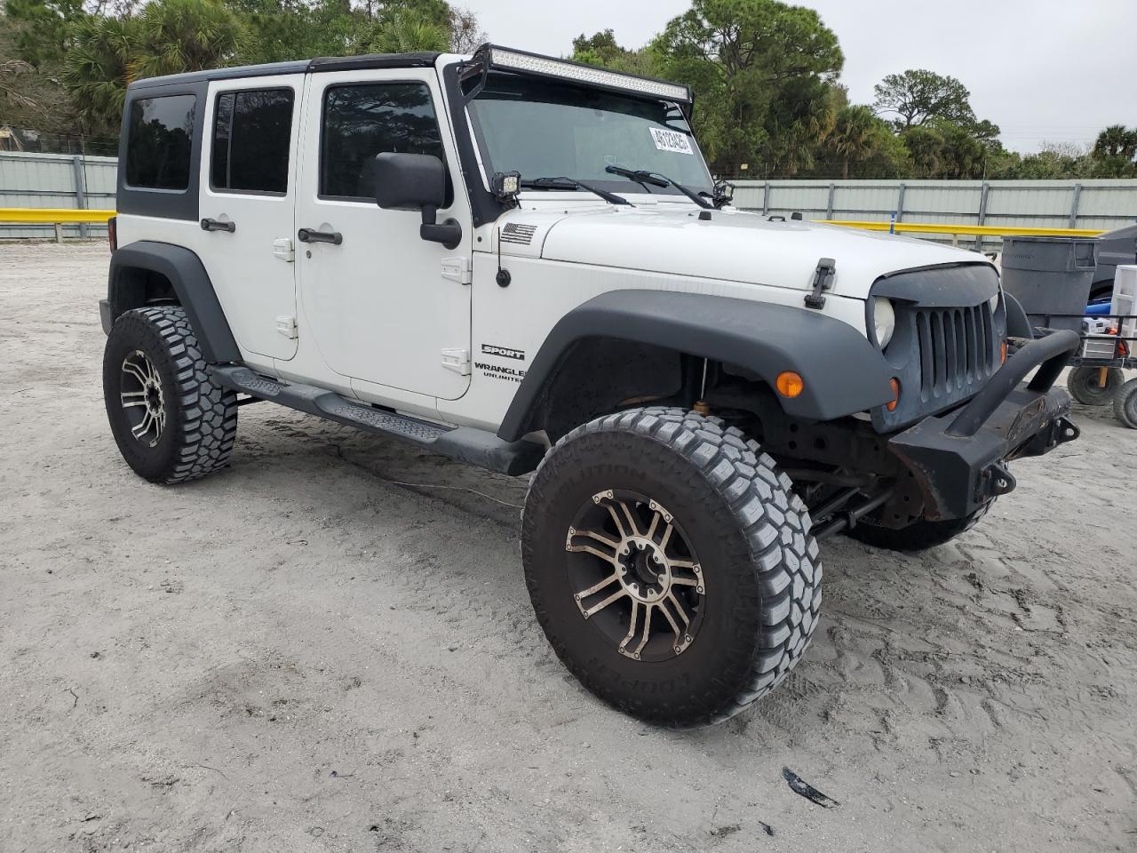 2013 Jeep Wrangler VIN 1C4HJWDG7DL604806 Copart auction photo, front end / minor dent/scratches damage thumbnail 4