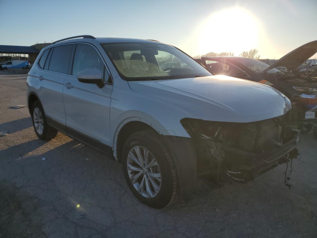 2018 Volkswagen Tiguan VIN 3VV2B7AX3JM155617 Copart auction photo, front end damage thumbnail 4