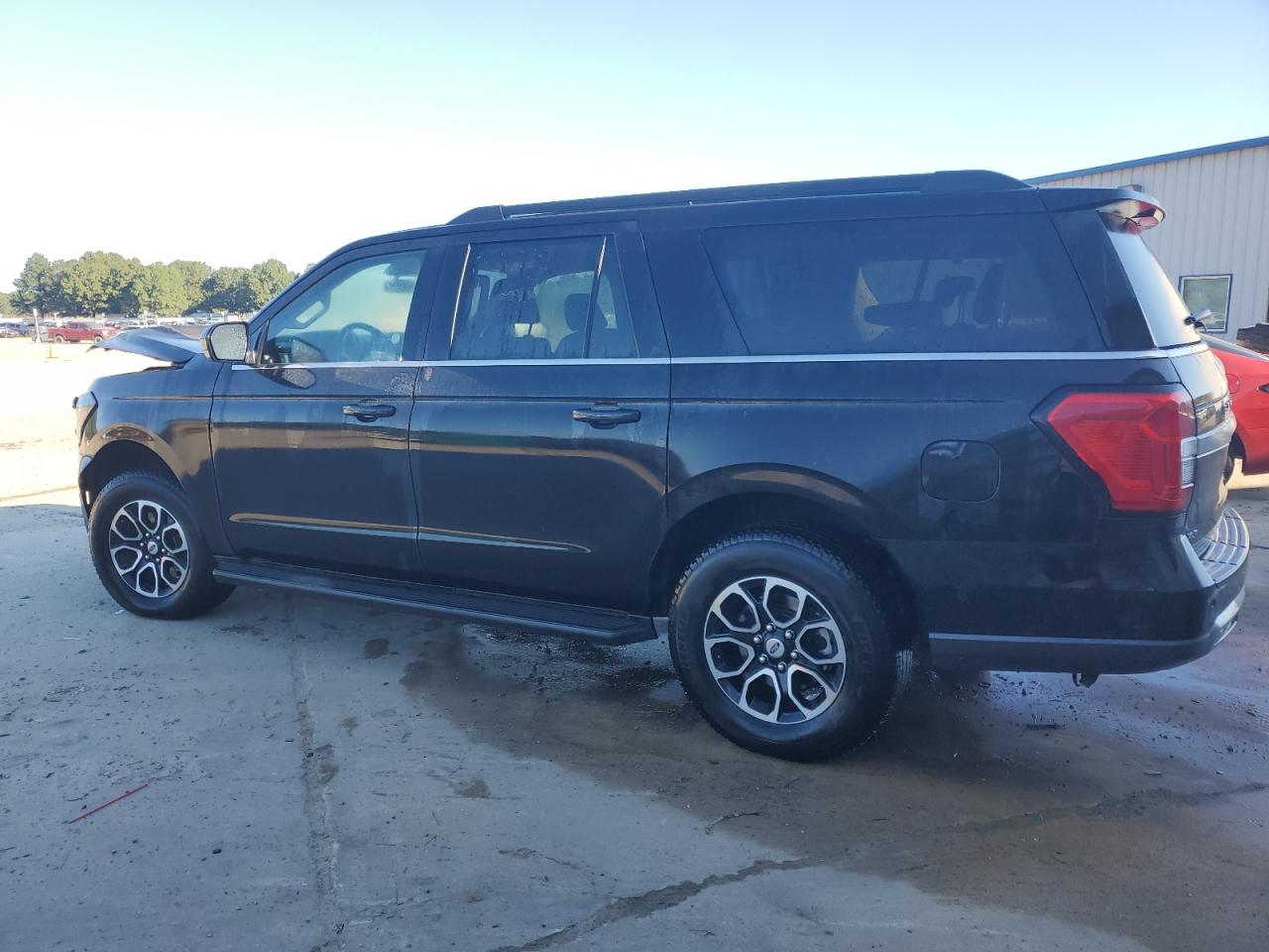 2023 Ford Expedition VIN 1FMJK1J88PEA12222 Copart auction photo, front end damage thumbnail 2