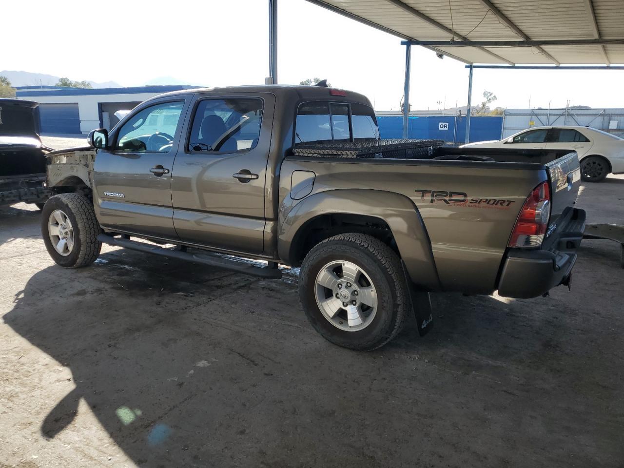 2015 Toyota Tacoma VIN 3TMLU4EN5FM166159 Copart auction photo, front end / side damage thumbnail 2