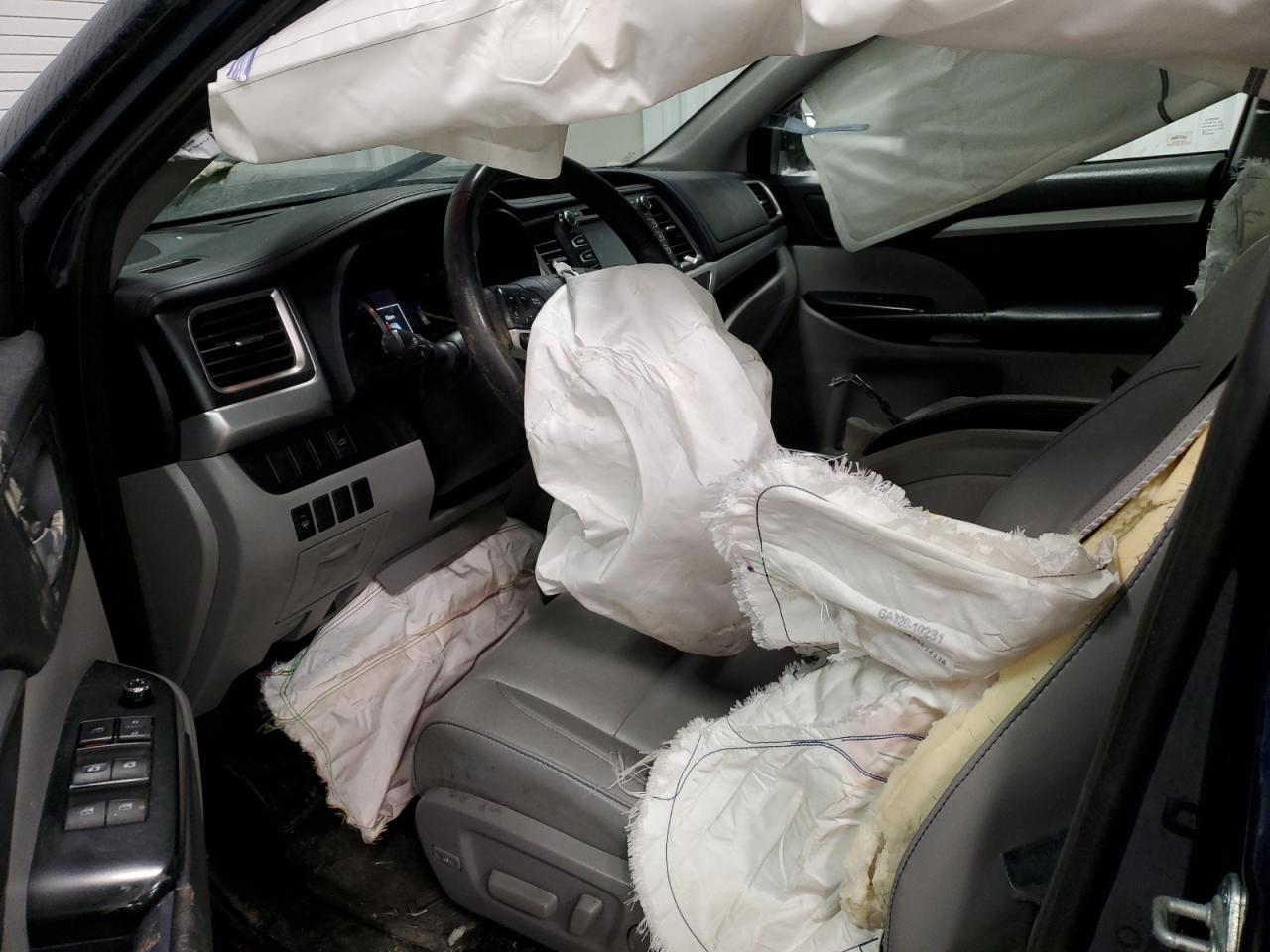 2015 Toyota Highlander VIN 5TDJKRFHXFS197040 Copart auction photo, front end damage thumbnail 7
