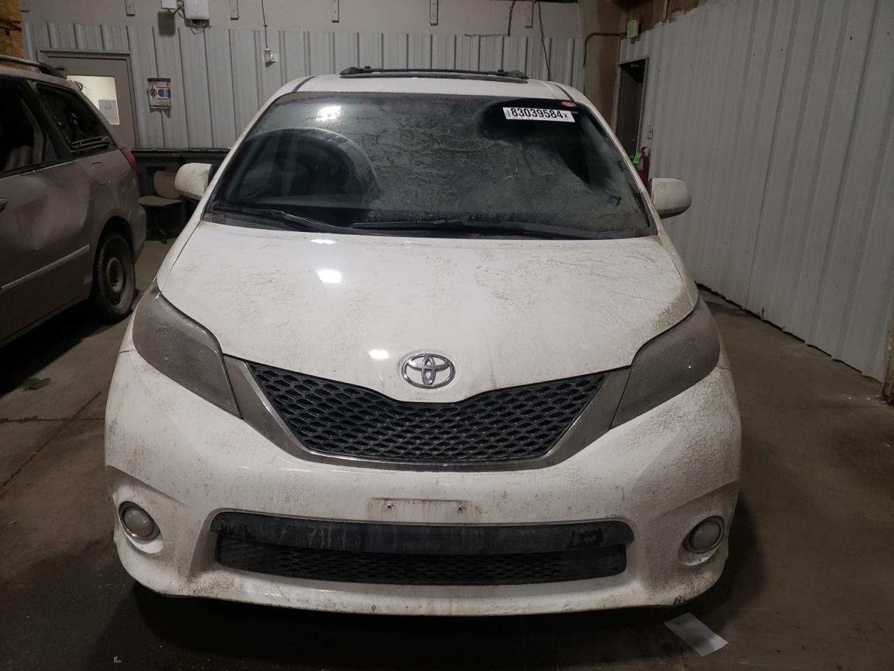 2017 Toyota Sienna VIN 5TDXZ3DCXHS800212 Copart auction photo, rear end damage thumbnail 5