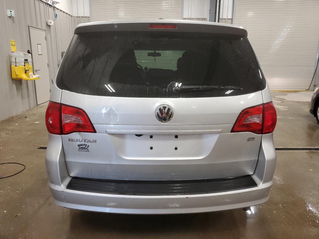 2010 Volkswagen Routan VIN 2V4RW3D18AR202351 Copart auction photo, side damage thumbnail 6
