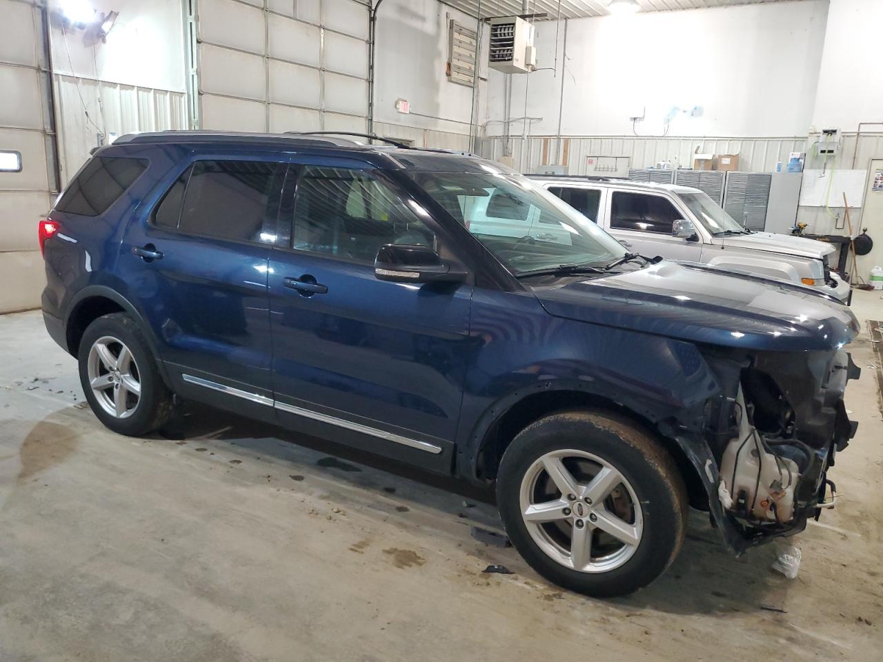 2017 Ford Explorer VIN 1FM5K8DH5HGC30923 Copart auction photo, front end damage thumbnail 4