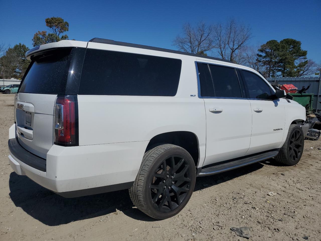 2019 GMC Yukon VIN 1GKS2GKC3KR359669 Copart auction photo, front end / minor dent/scratches damage thumbnail 3