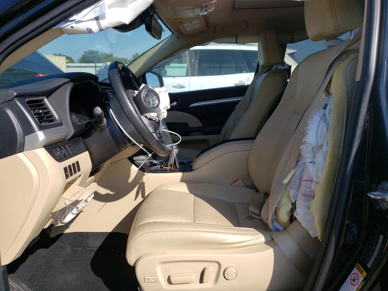 2018 Toyota Highlander VIN 5TDKZRFH5JS526686 Copart auction photo, front end damage thumbnail 7