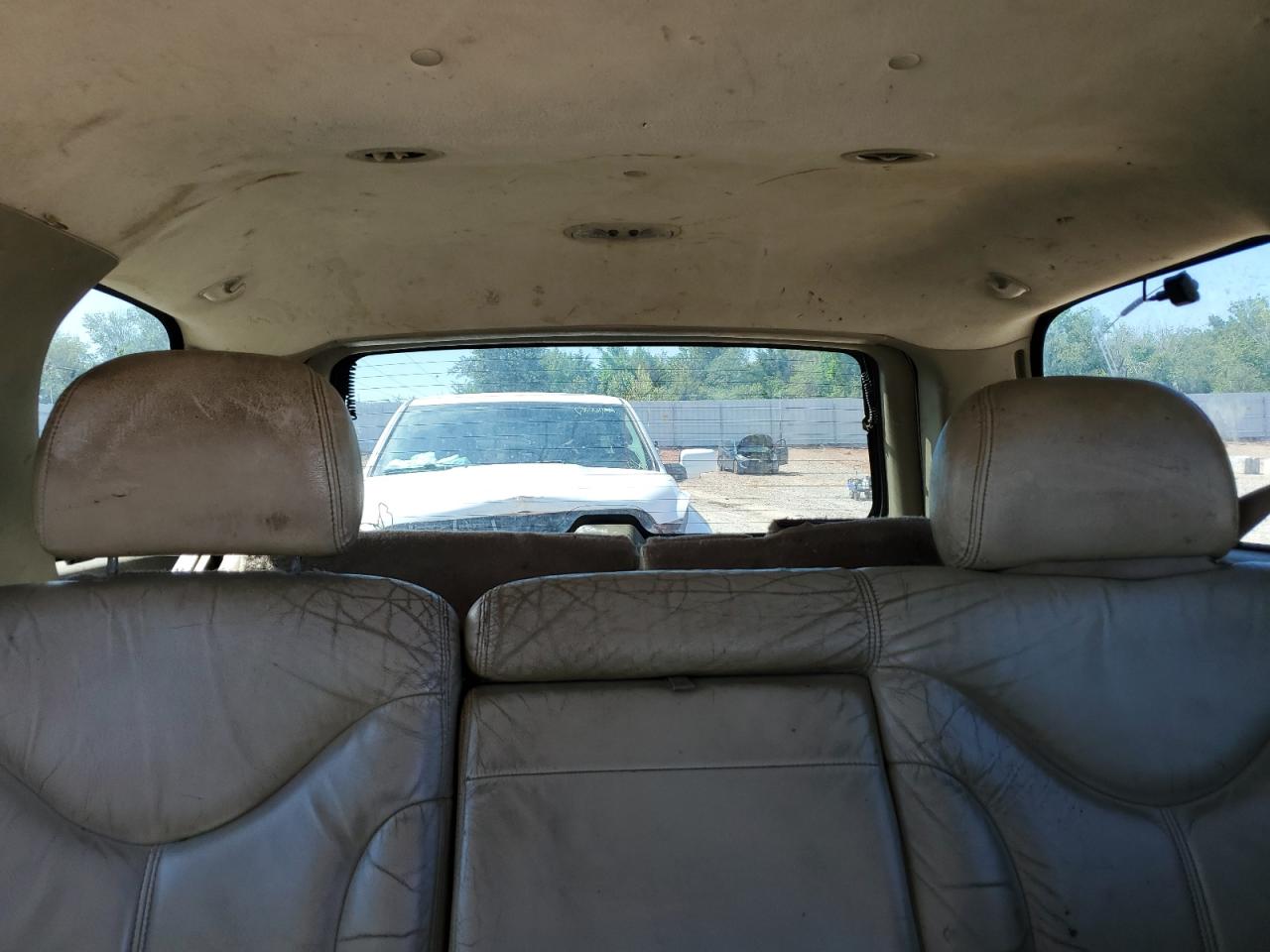 2001 GMC Yukon VIN 1GKEC13T31J170300 Copart auction photo, biohazard/chemical / all over damage thumbnail 10