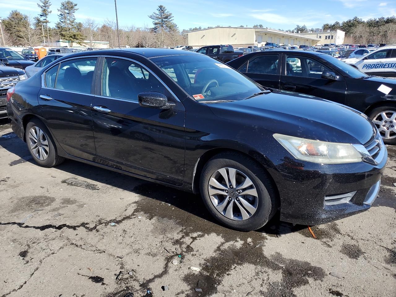 2015 Honda Accord VIN 1HGCR2F34FA137785 Copart auction photo, side / minor dent/scratches damage thumbnail 4