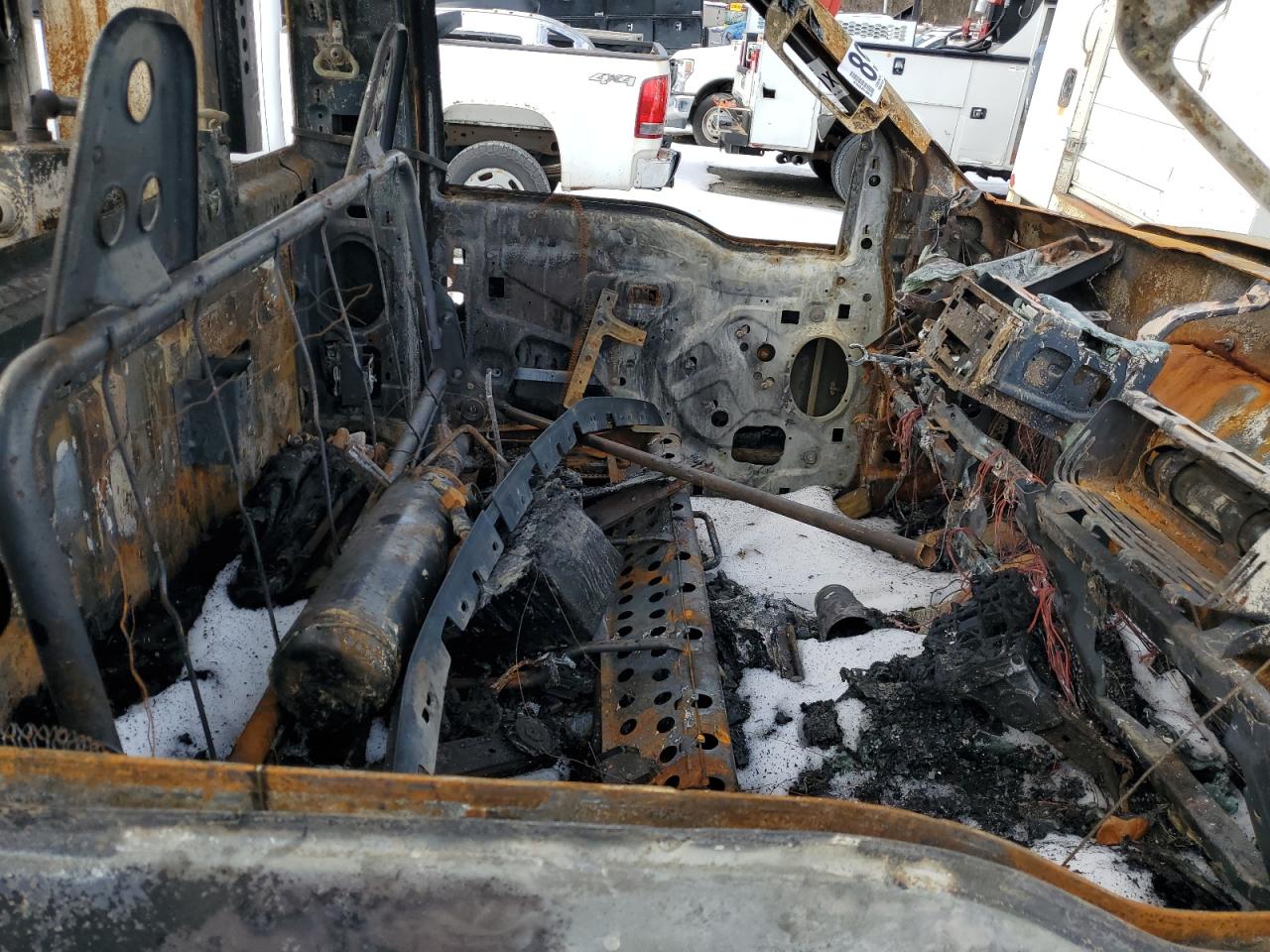 2008 Ford F450 VIN 1FDXF46R68EA82739 Copart auction photo, burn damage thumbnail 5