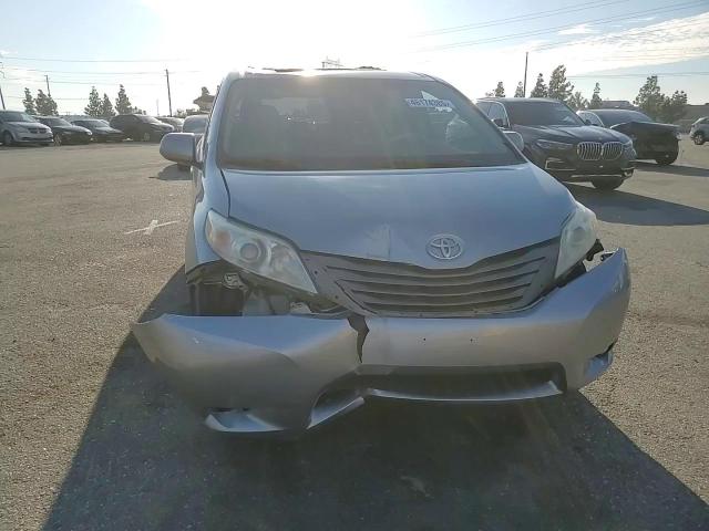 2014 Toyota Sienna VIN 5TDYK3DC8ES472826 Copart auction photo, front end / top/roof damage thumbnail 11